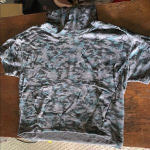 Fabletics Camo short sleeve sweatshirt